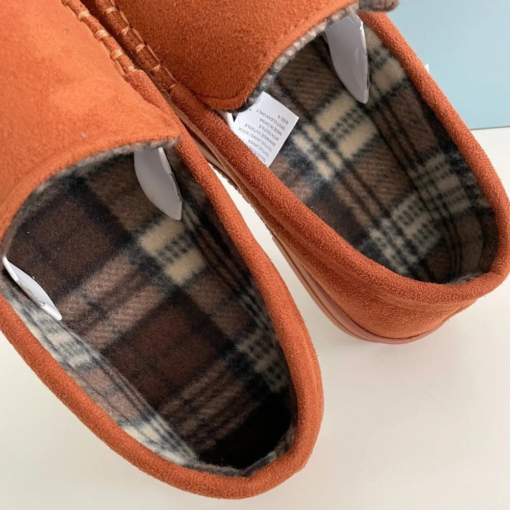 Wayland Square Deluxe Men’s Small Memory Foam Slippers Slip-on Non-Slip Sole 6-7